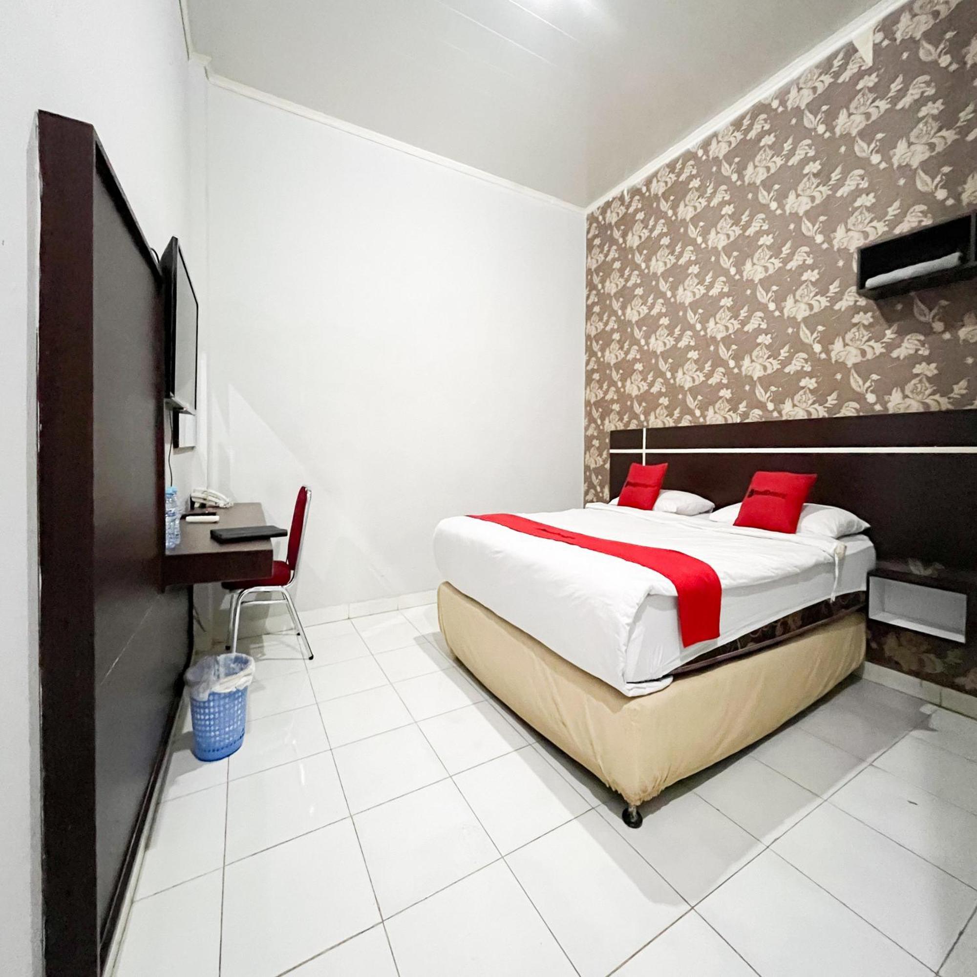 Reddoorz At Lucky Inn Panakukkang ماكاسار المظهر الخارجي الصورة