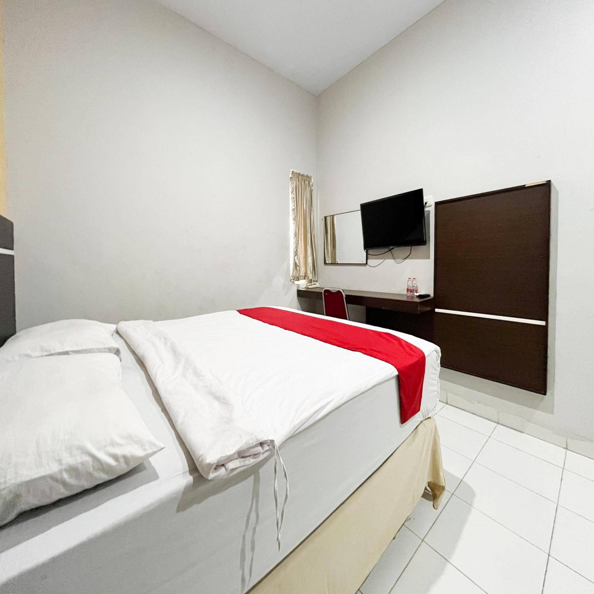 Reddoorz At Lucky Inn Panakukkang ماكاسار المظهر الخارجي الصورة