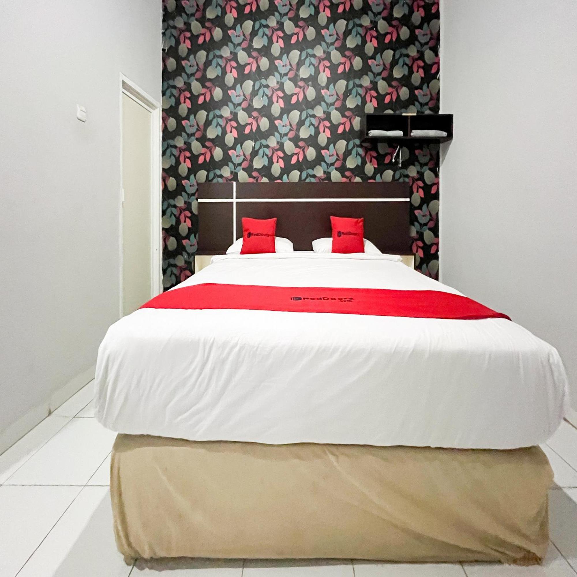 Reddoorz At Lucky Inn Panakukkang ماكاسار المظهر الخارجي الصورة