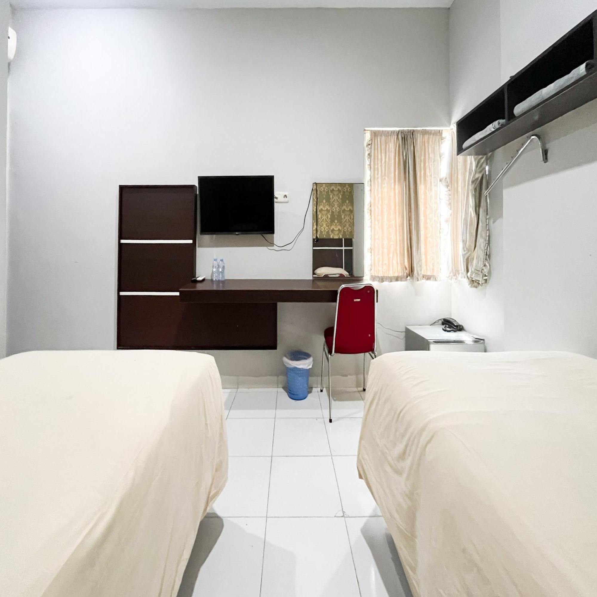 Reddoorz At Lucky Inn Panakukkang ماكاسار المظهر الخارجي الصورة